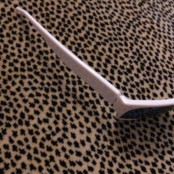 Burberry sunglasses - Picture 8 of 10